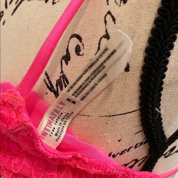 Vibrant HOT Neon Pink Lace Bralette size Medium - Picture 7 of 9